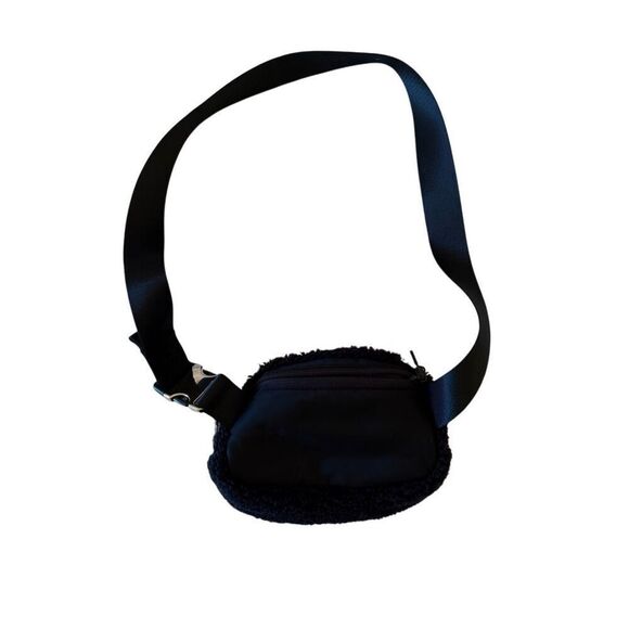 Lululemon Womens Black Zip Closure Peloton Sherpa Adjustable Strap Crossbody Bag - Picture 10 of 15